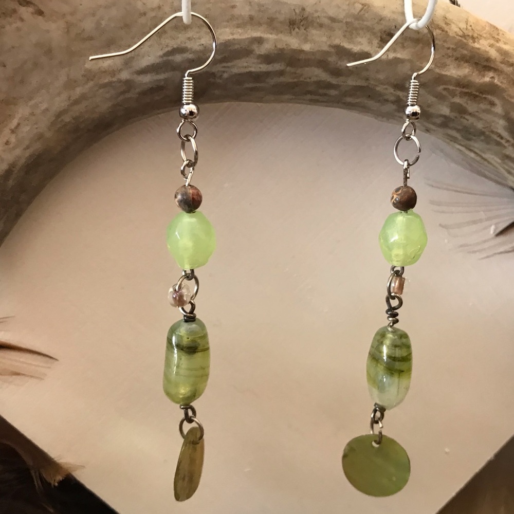 Chrysoberyle glass bead and shell earrings